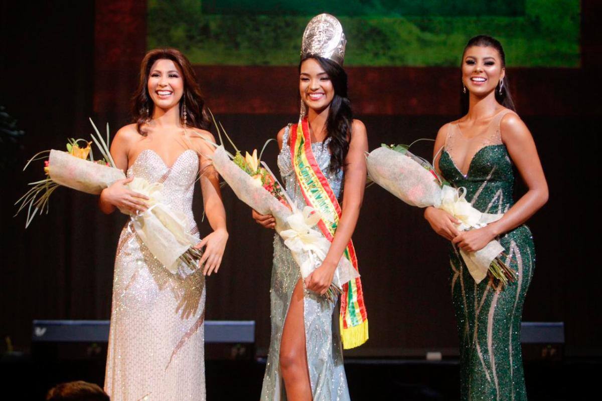 La virreina Silvana Mendoza, la reina Andrea Martínez y la princesa Naomy Ocoró. // Nayib Gaviria
