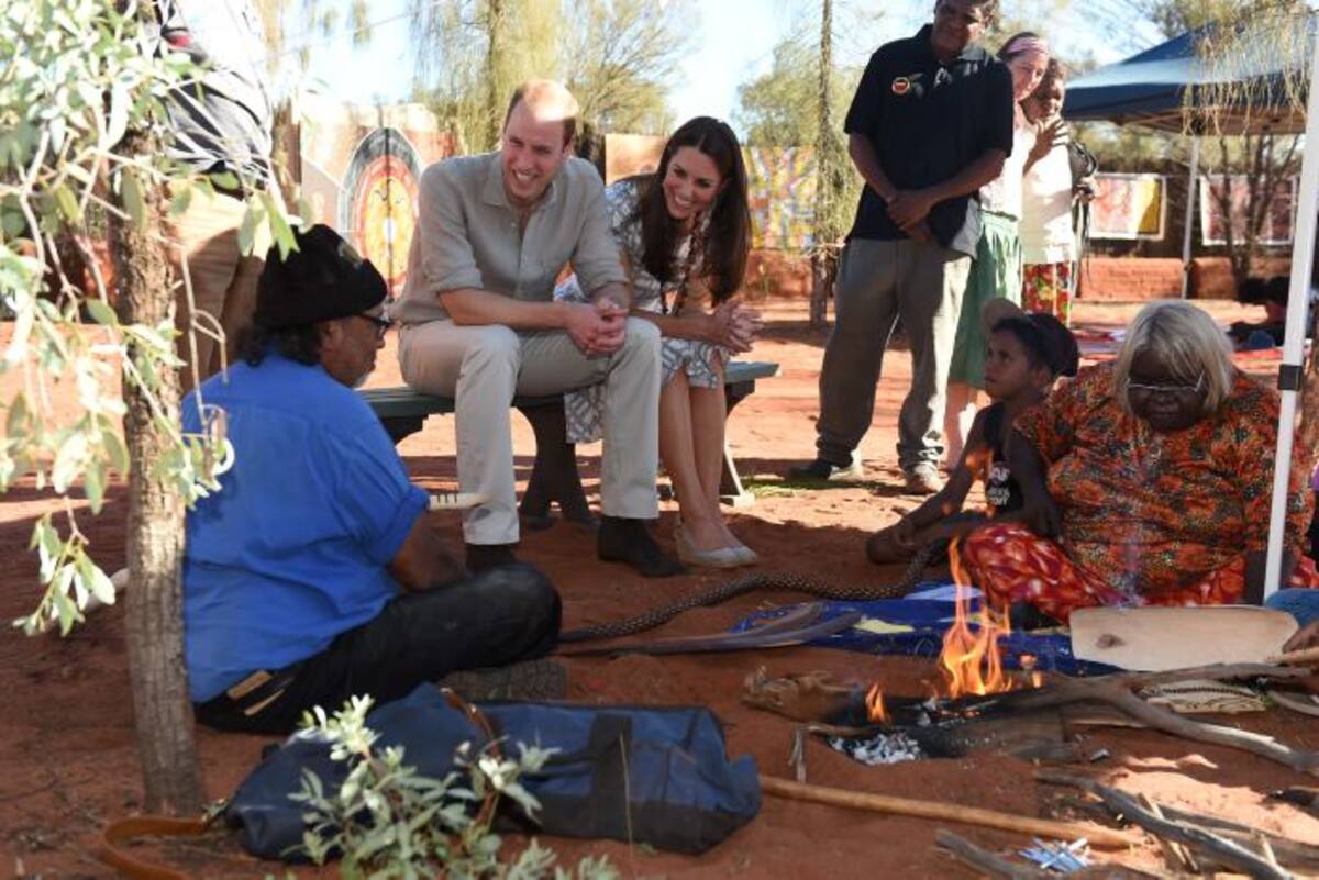 El Duque y la Duquesa de Cambridge en su visita a Uluru. AFP WILLIAM WEST