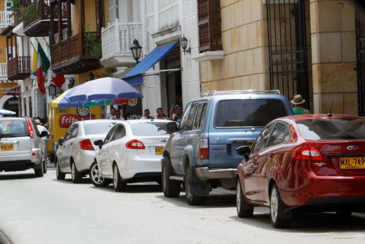 El parqueo en sitios prohibidos ocupó el séptimo lugar en la lista de sanciones del 2013, el aumento de control a esta infracción en el Centro Histórico elevó las cifras. ARCHIVO - EL UNIVERSAL