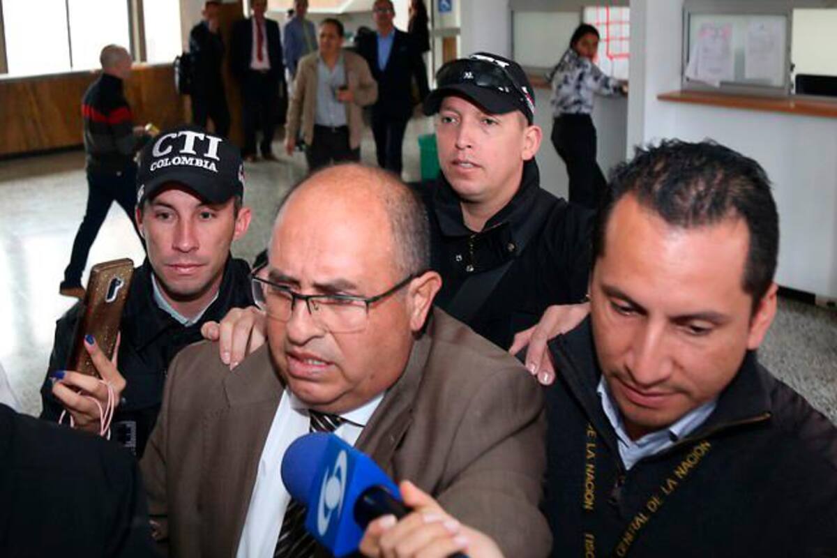 Fiscal Fabio Martínez habría intervenido al menos cinco teléfonos de integrantes de ACDAC