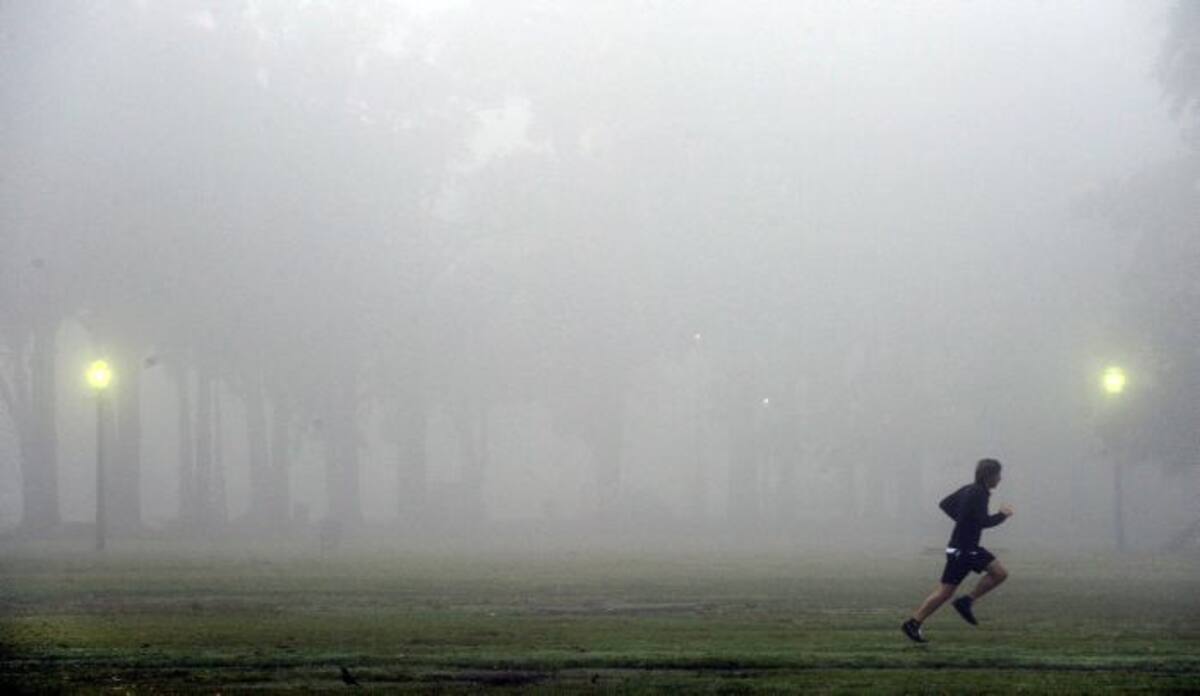 En las primeras horas del martes, la visibilidad se reducía a 100 metros y la humedad era del 100%, según el Servicio Metereológico Nacional. AFP DANIEL GARCIA