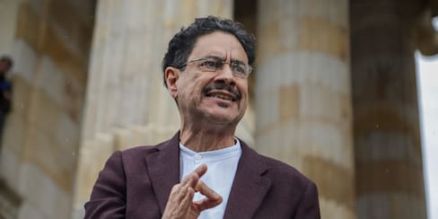 Iván Cepeda lanzó dura advertencia a Abelardo de la Espriella por el “voto fusil”