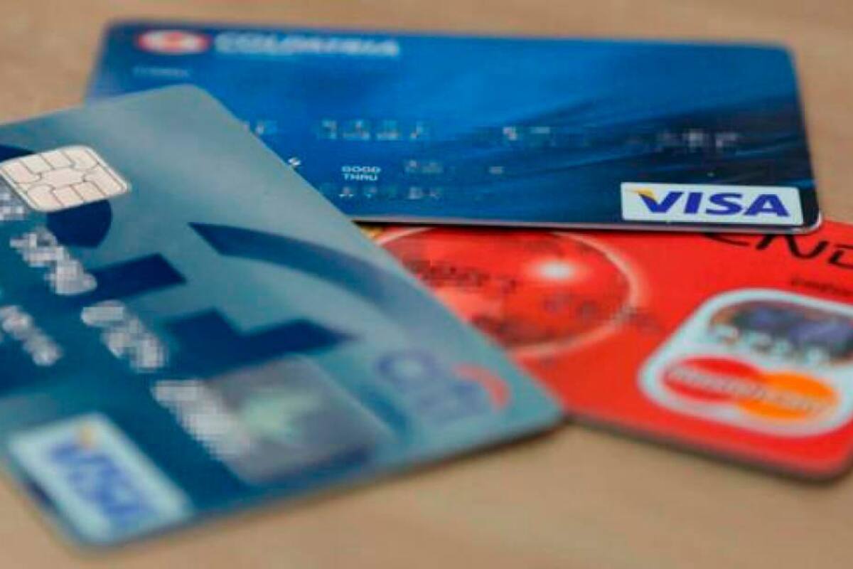Más bancos disminuyen tasa de interés a tarjetas de crédito; Petro celebra