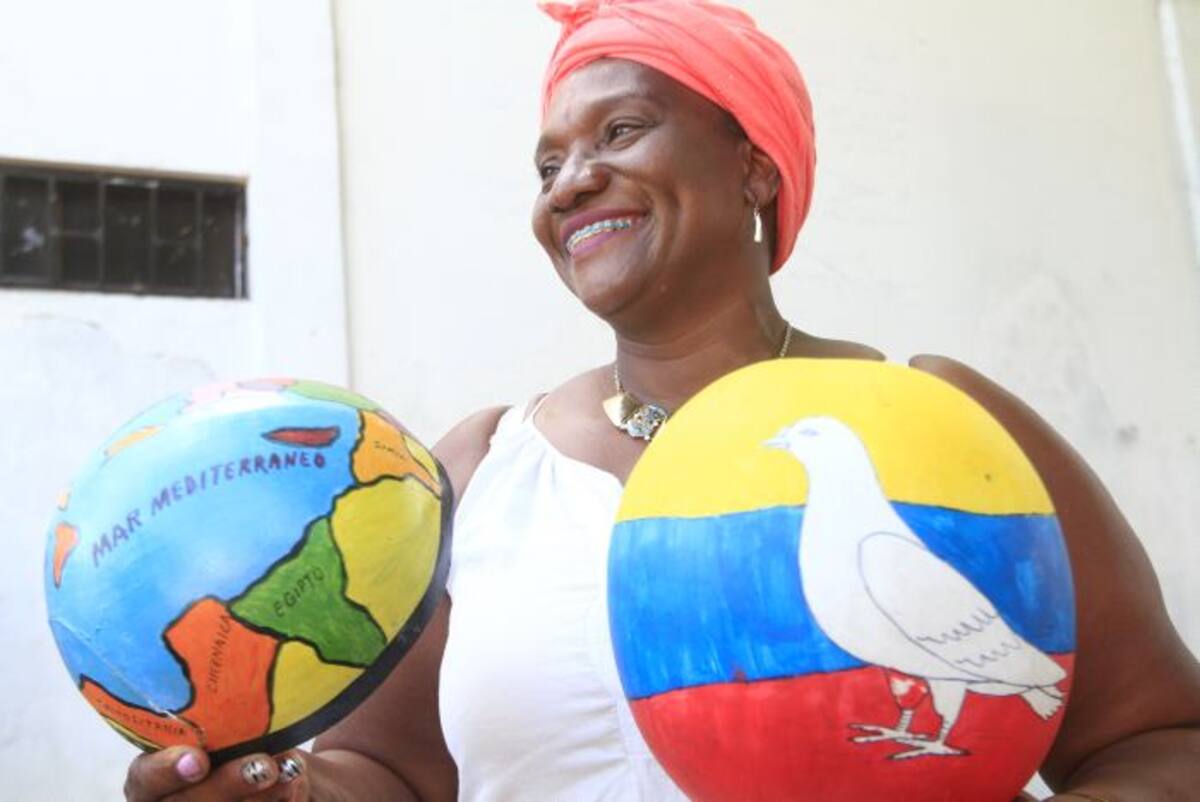 Everlides Contreras Terán tiene 25 años de estar enseñando historia, geografía y filosofía en su pueblo natal de Maríalabaja, y en el colegio Rafael Uribe Uribe. Julio Castaño Beltrán