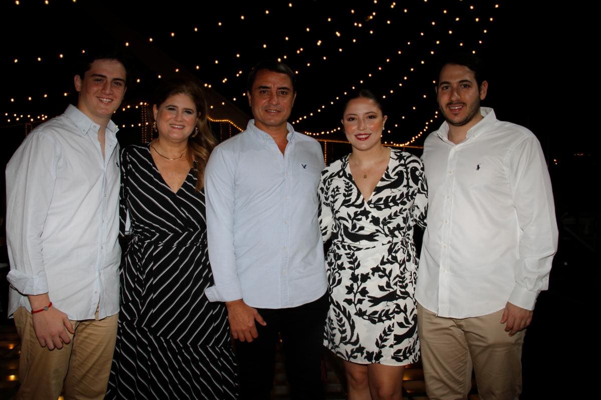 Juan José Hoyos, Ileana Stevenson, José Hoyos, Valentina Hoyos y Simón Escalante.