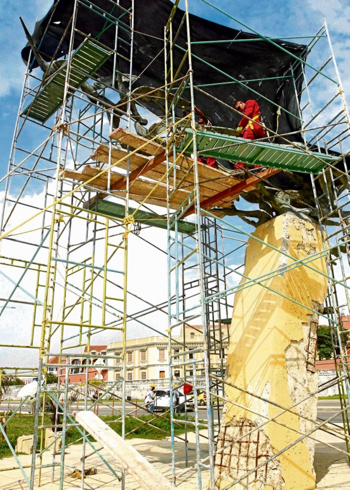 Monumentos Los Alcatraces en medio de sus labores de reparación. JULIO CASTAÑO – EL UNIVERSAL