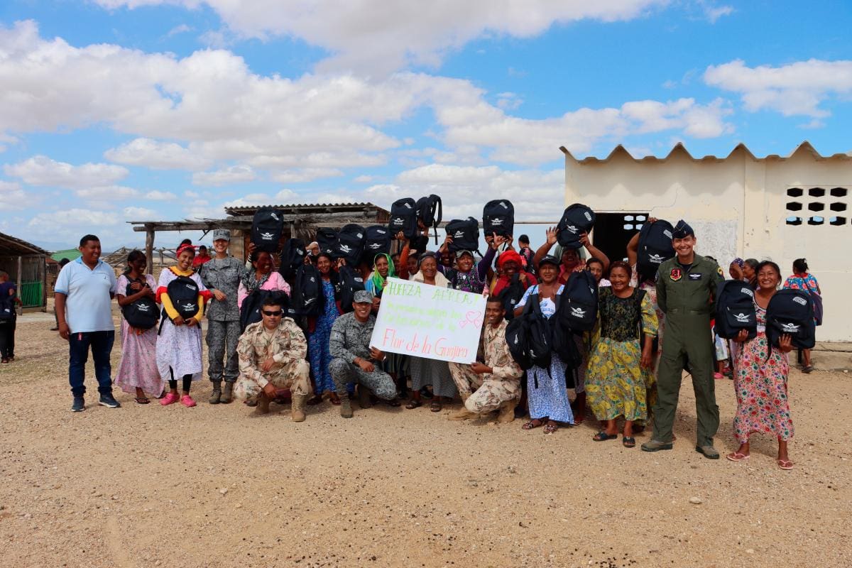 Fuerza Aeroespacial entregó kits escolares a comunidad indígena de La Guajira