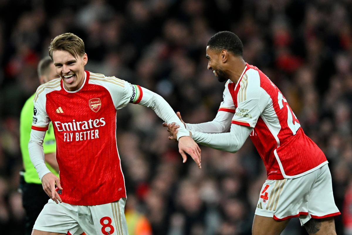 Arsenal supera al Luton y es líder provisional de la Premier League