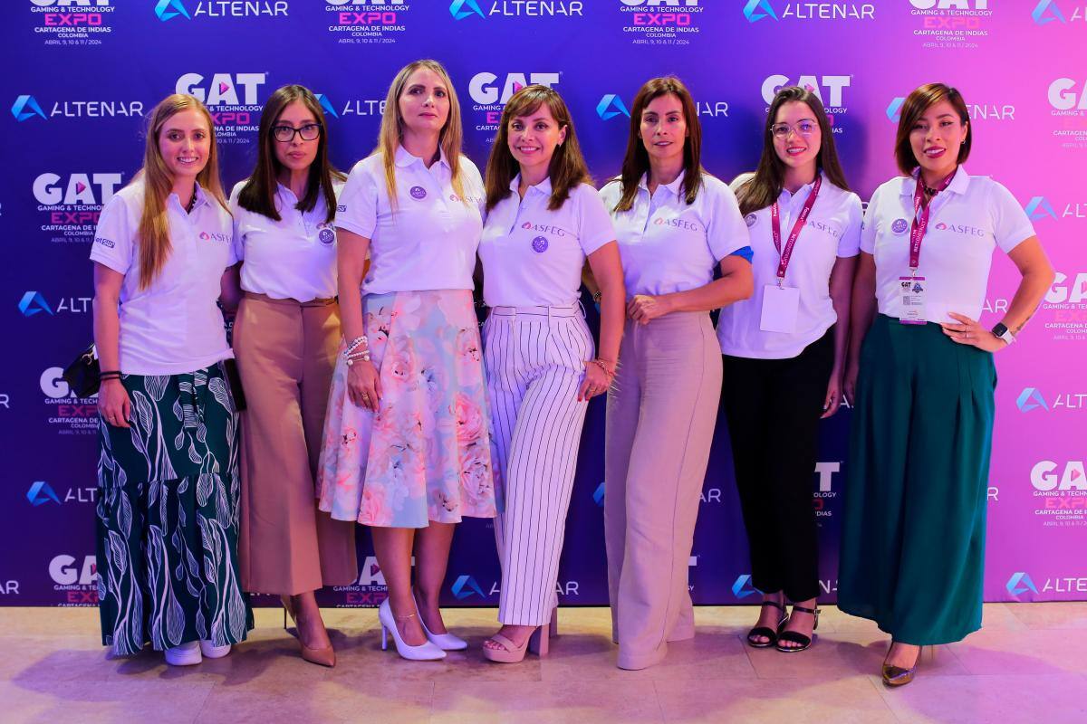 Mariana Robledo, Alejandra Gómez, Elizabeth Maya, Tatiana Paredes, Mónica López, Daniela Botero y Celeste Redondo.