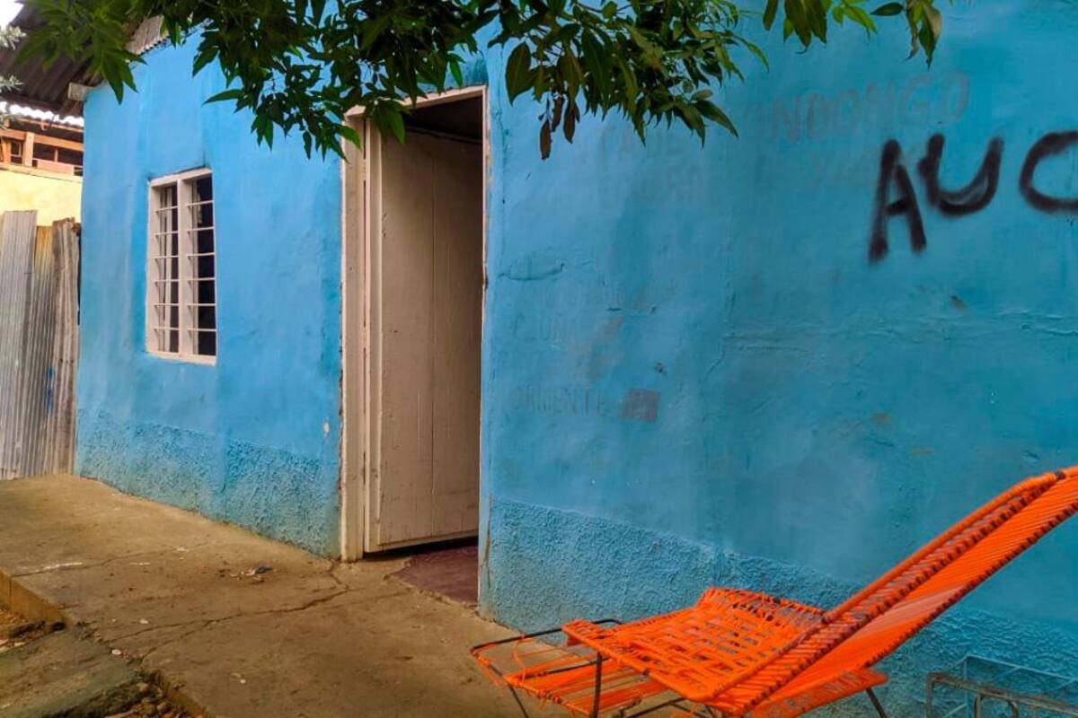 Aparecen letreros de las Auc en casas de El Carmen