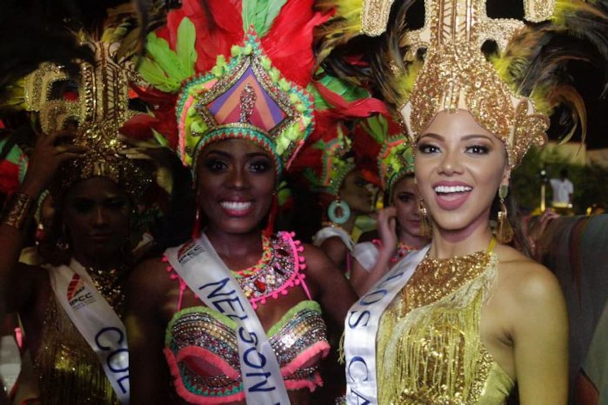 Las aspirantes al título de Reina de la Independencia 2018 desfilaron una a una y mostraron su belleza y atributos a los presentes. Nayib Gaviria