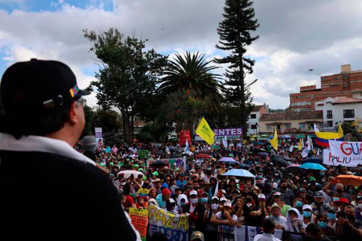 Candidatos presidenciales continúan recorriendo las ciudades de Colombia