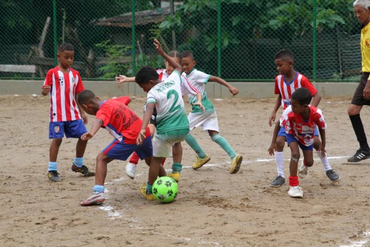 La cancha será utilizada por chicos de los barrios La Conquista, Junín, Zaragocilla y otros aledaños. Óscar Díaz/El Universal