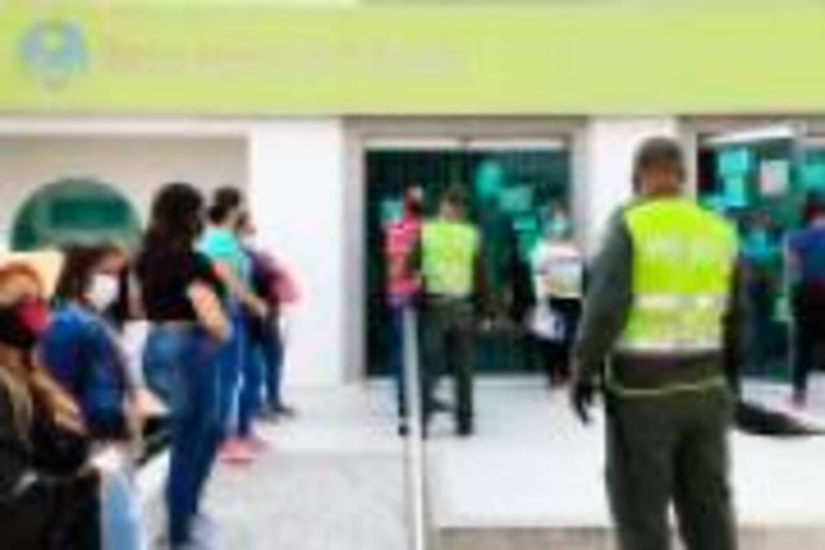 “Bancos deben mejorar capacidad de atención”: Superfinanciera