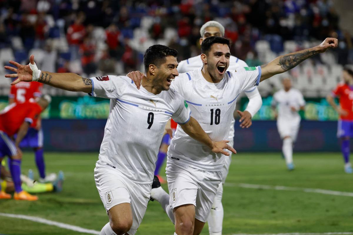 Suárez y Valverde suben a Uruguay al tercer puesto; Chile, adiós a Catar