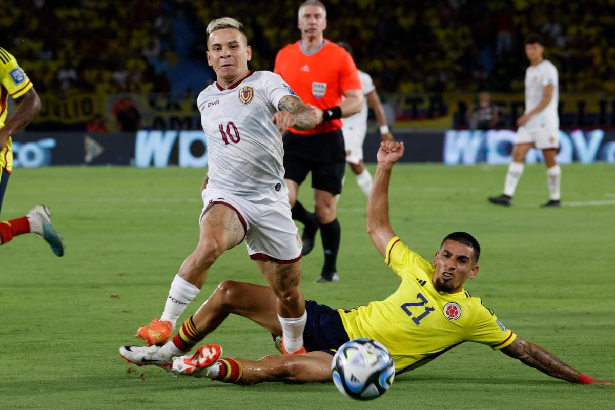 Daniel Muñoz es baja en la Selección Colombia, Medina lo reemplaza