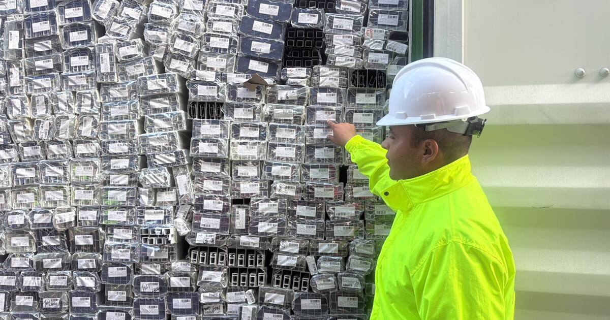 Incautan millonario cargamento de sets de perfiles de aluminio de contrabando