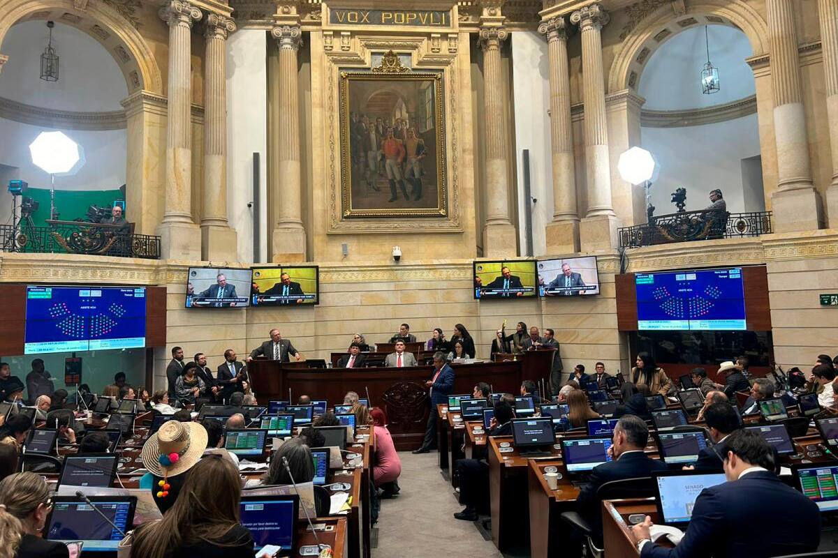 “Señor presidente nadie lo va a tumbar”, presidente del Senado a Petro