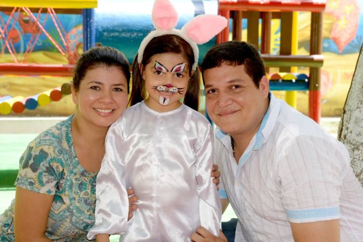 Adriana Mora, Emma Paniagua Mora y Liber Paniagua. CORTESÍA