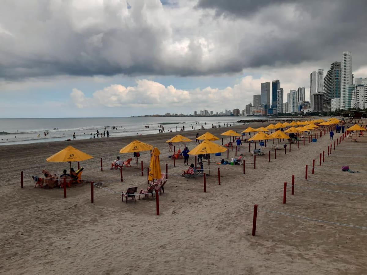La franja de playa habilitada está frente al hotel Caribe. // Foto: Luis Eduardo Herrán.