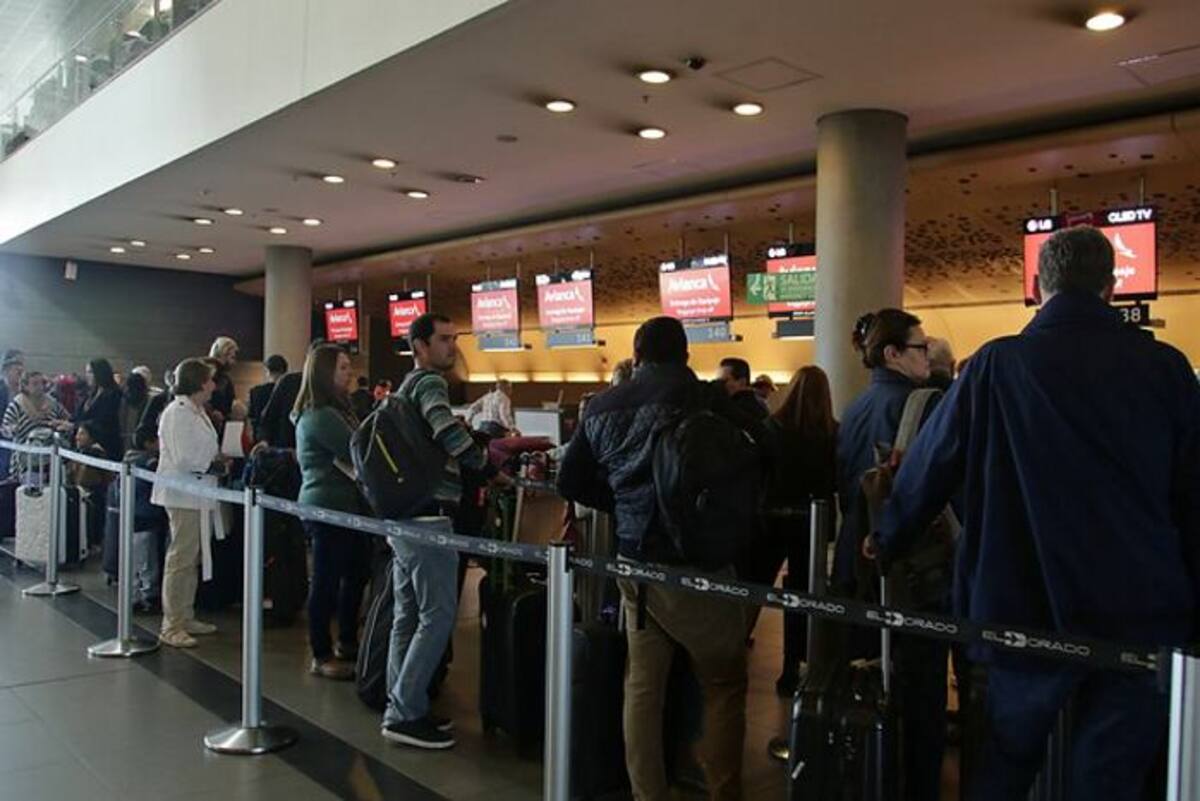 La aerolínea Avianca reportó que para este jueves ha cancelado de “manera anticipada” 20 vuelos con destinos a Barranquilla, Cali, Cartagena, Medellín, Pasto, Bucaramanga y Guatemala. Colprensa