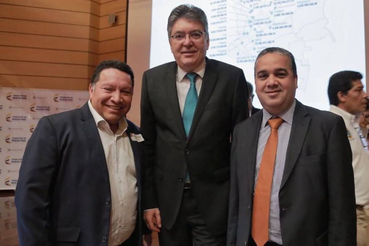 El alcalde Manolo Duque; el ministro de Hacienda, Mauricio Cárdenas y el representante Pedrito Pereira. Cortesía