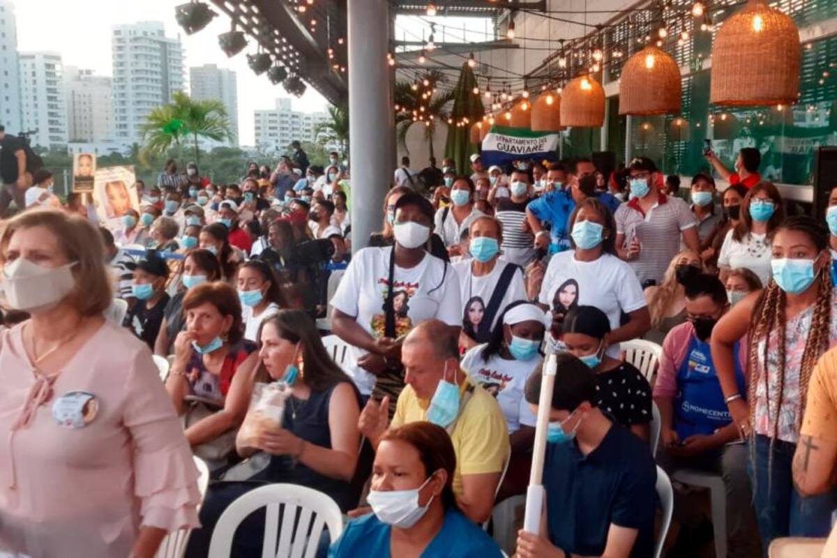 Video: controlan desorden antes de evento del CNB en centro comercial