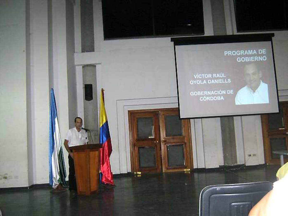 Victor Raúl Oyola, candidato ala gobernación durante su intervención.