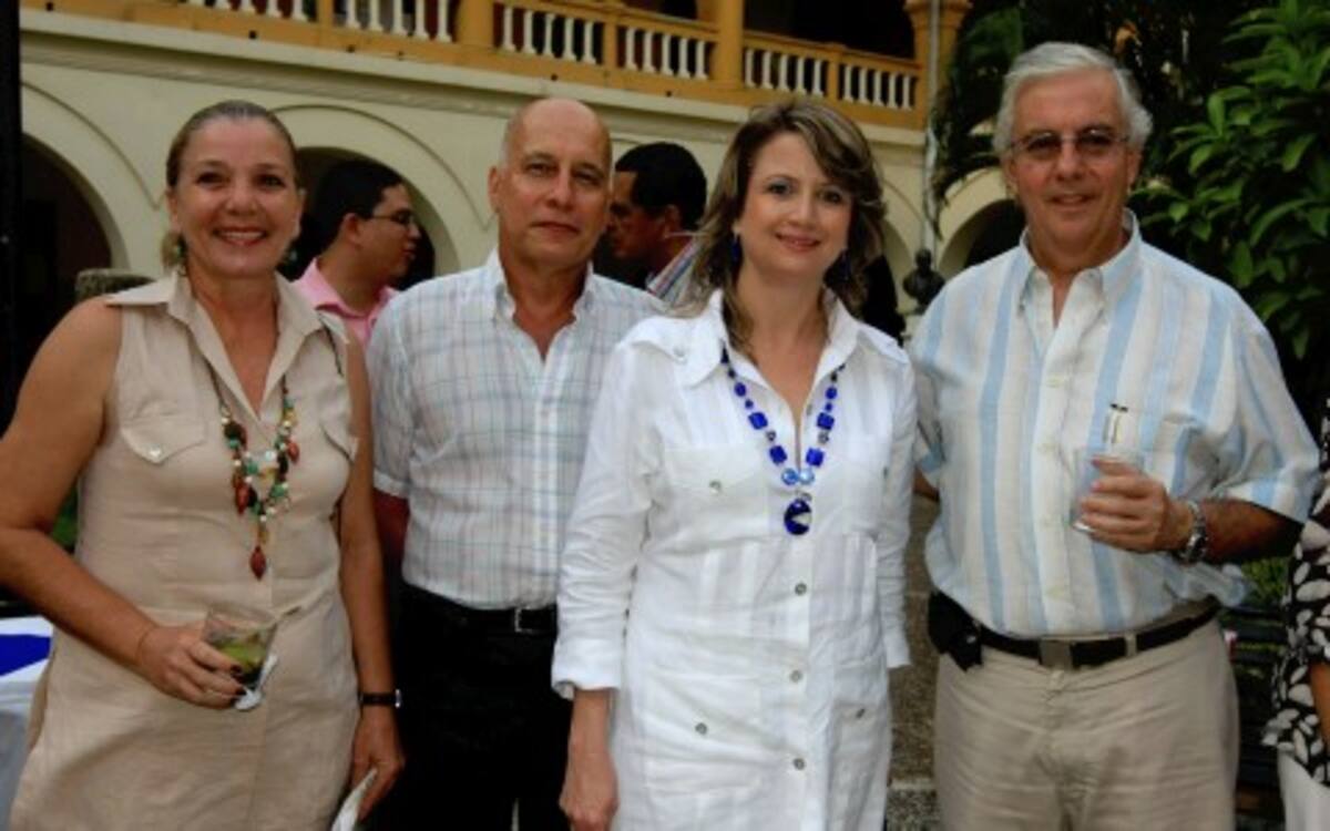 Elena Lepesqueur, Emigdio Morales, María Isabel Echeverri y Jorge Muñoz.