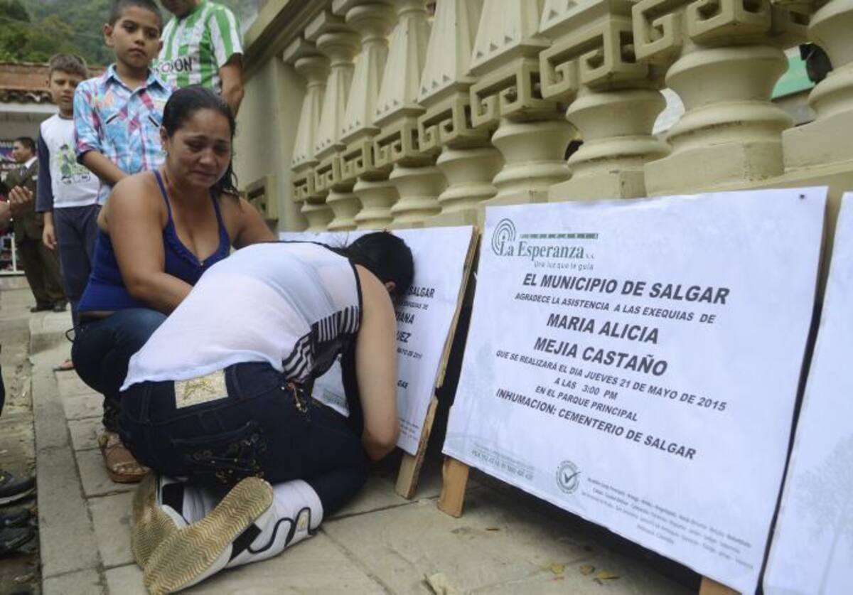 Sepelio colectivo en Salgar. AP y AFP