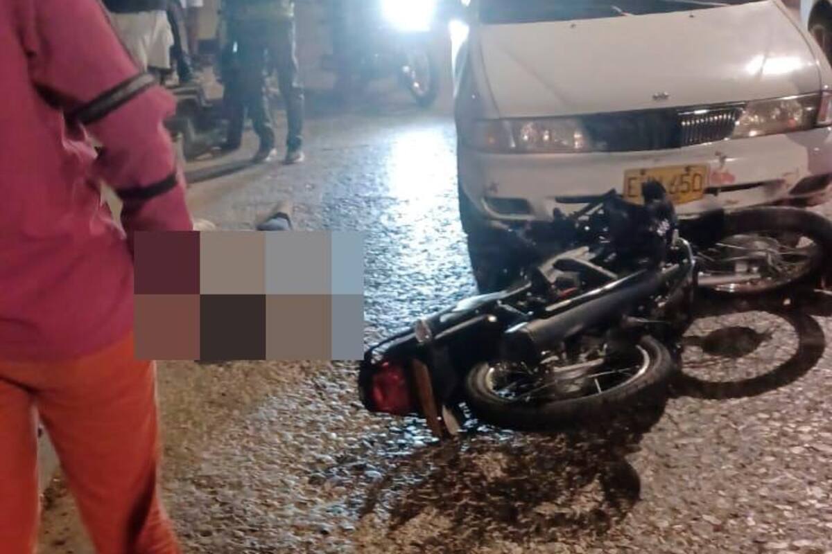 Iba por la Pedro Romero en moto y 2 carros lo arrollaron: murió en la vía
