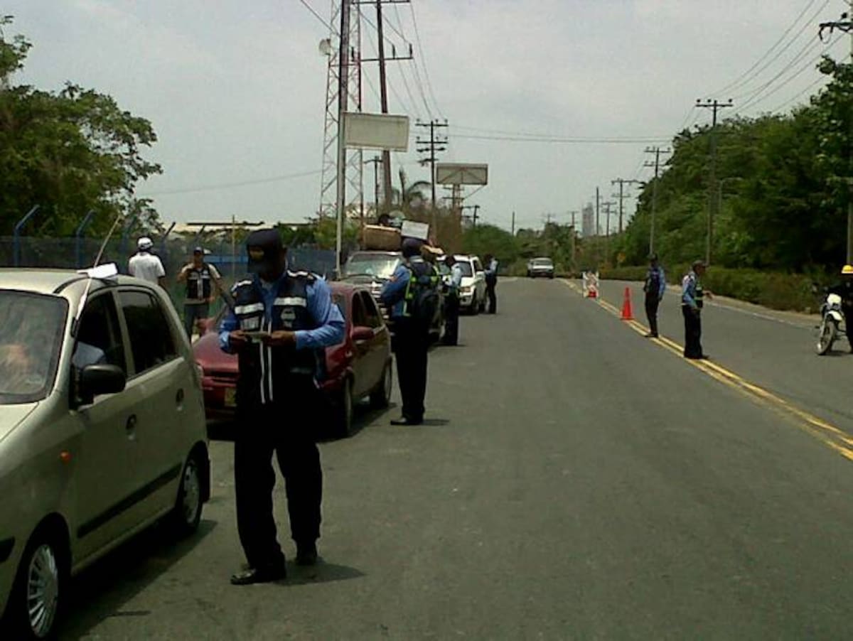 Controles realizados por el DATT en la zona industrial de Mamonal durante la Semana santa. CORTESÍA