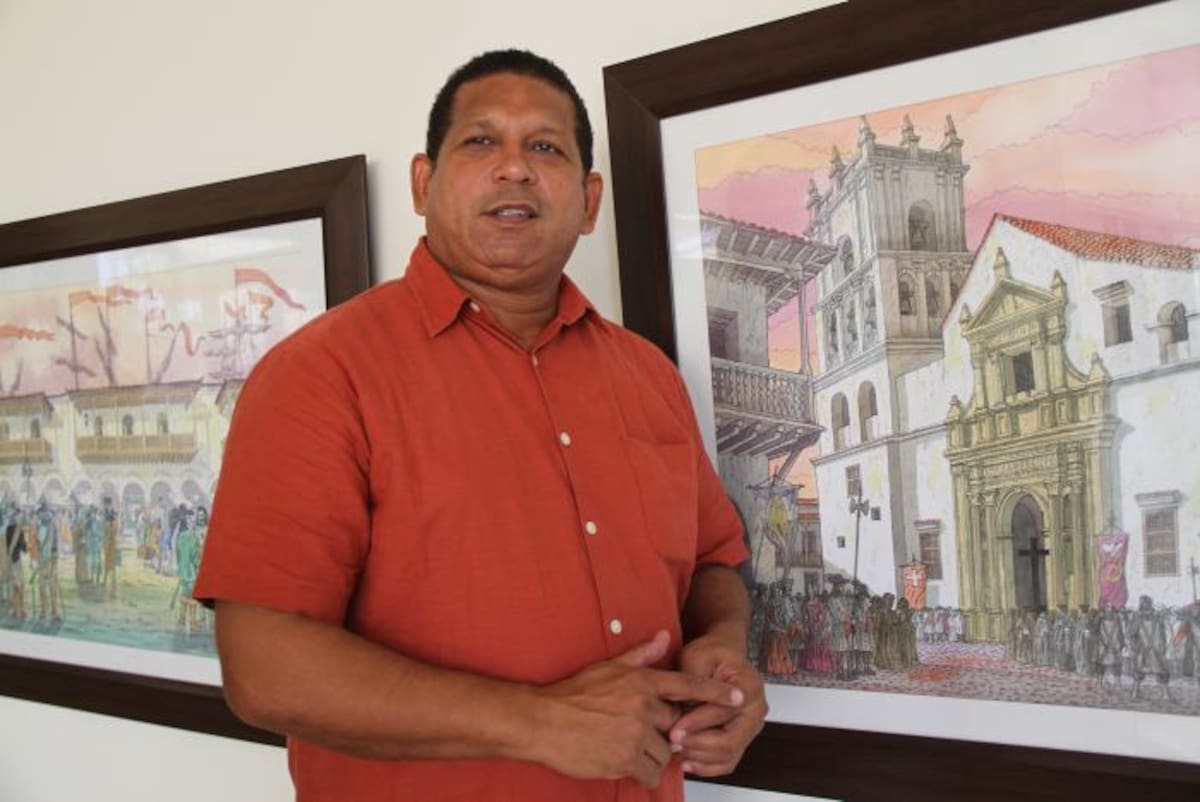 Martín González, dirige la Fundación Cultura Los Jagüeyes, que se presenta en los Corredores Culturales sobre la muralla. Zenia Valdelamar-El Universal