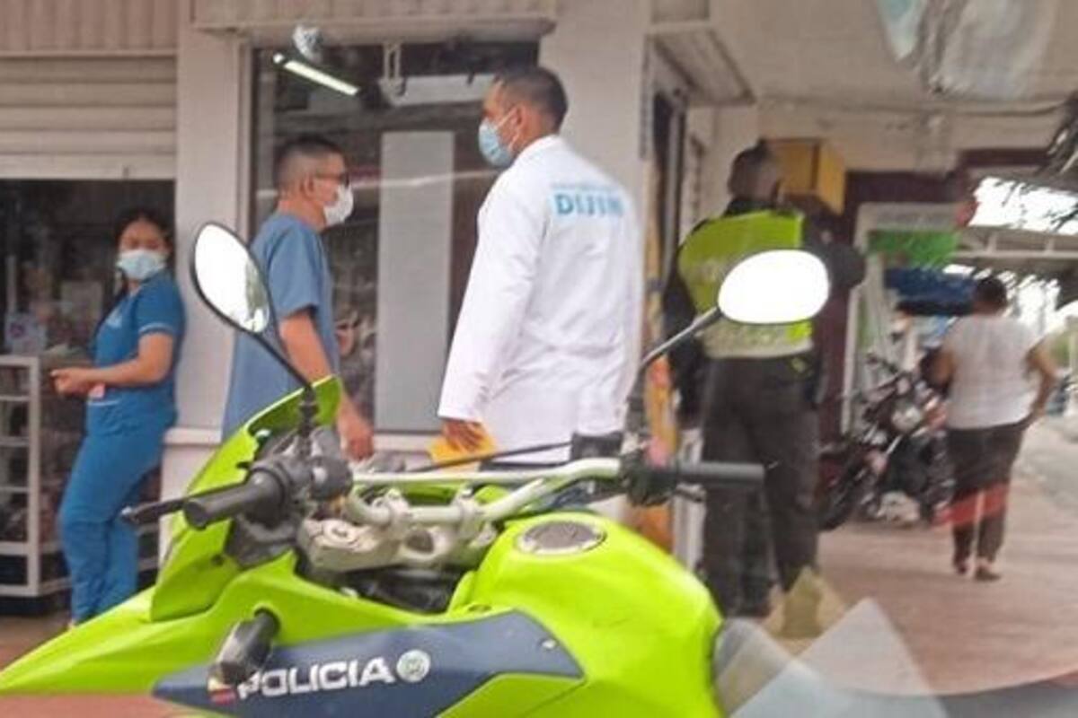 ¿Extorsión? Hombres en moto disparan contra dos droguerías en Montería