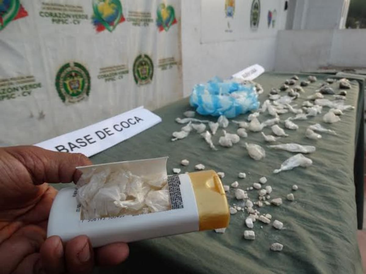 Dosis de drogas incautadas y camufladas. Archivo.