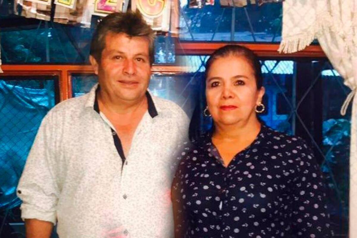 Esposos mueren al caer en su carro a una alcantarilla: su hija se salvó