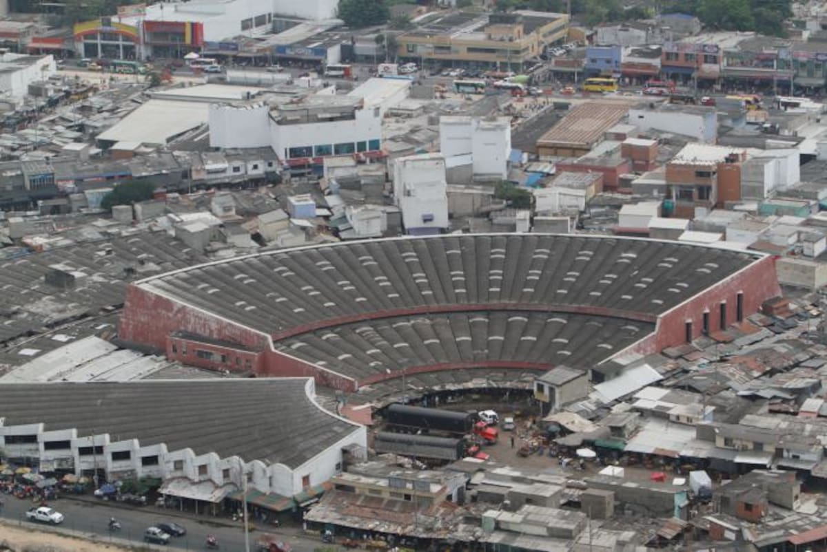 En el Concejo se calientan las discusiones para definir cómo será el traslado de Bazurto a partir del 2015 y cómo se conformará una sociedad de economía mixta para operar la nueva central Julio Castaño.