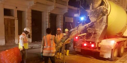 Video: Arreglan hueco en la calle Larga en Getsemaní