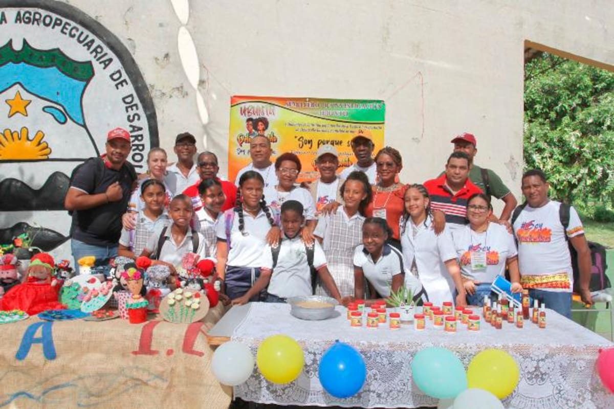 ¡Emprendedores! Estudiantes de Marialabaja mostraron sus productos en feria