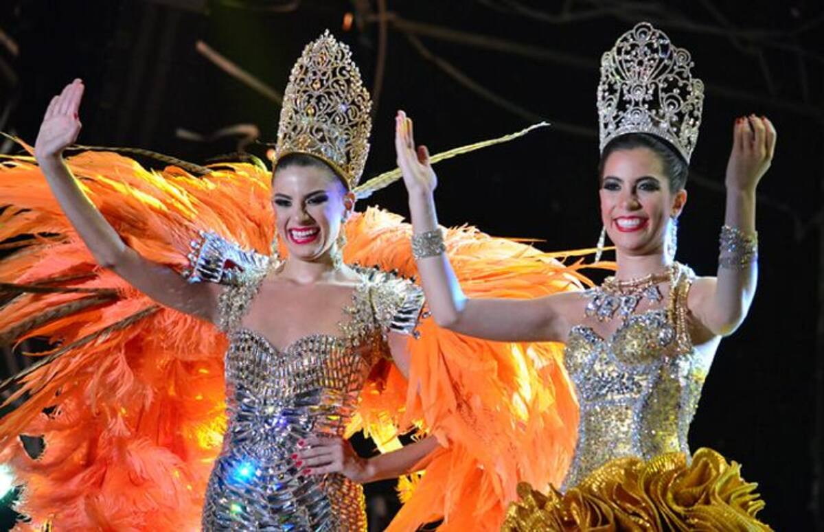 Cristina Felfle Fernández de Castro, reina 2015, y María Margarita Diazgranados Gerlein. RAFAEL POLO AVELLANEDA - COLPRENSA