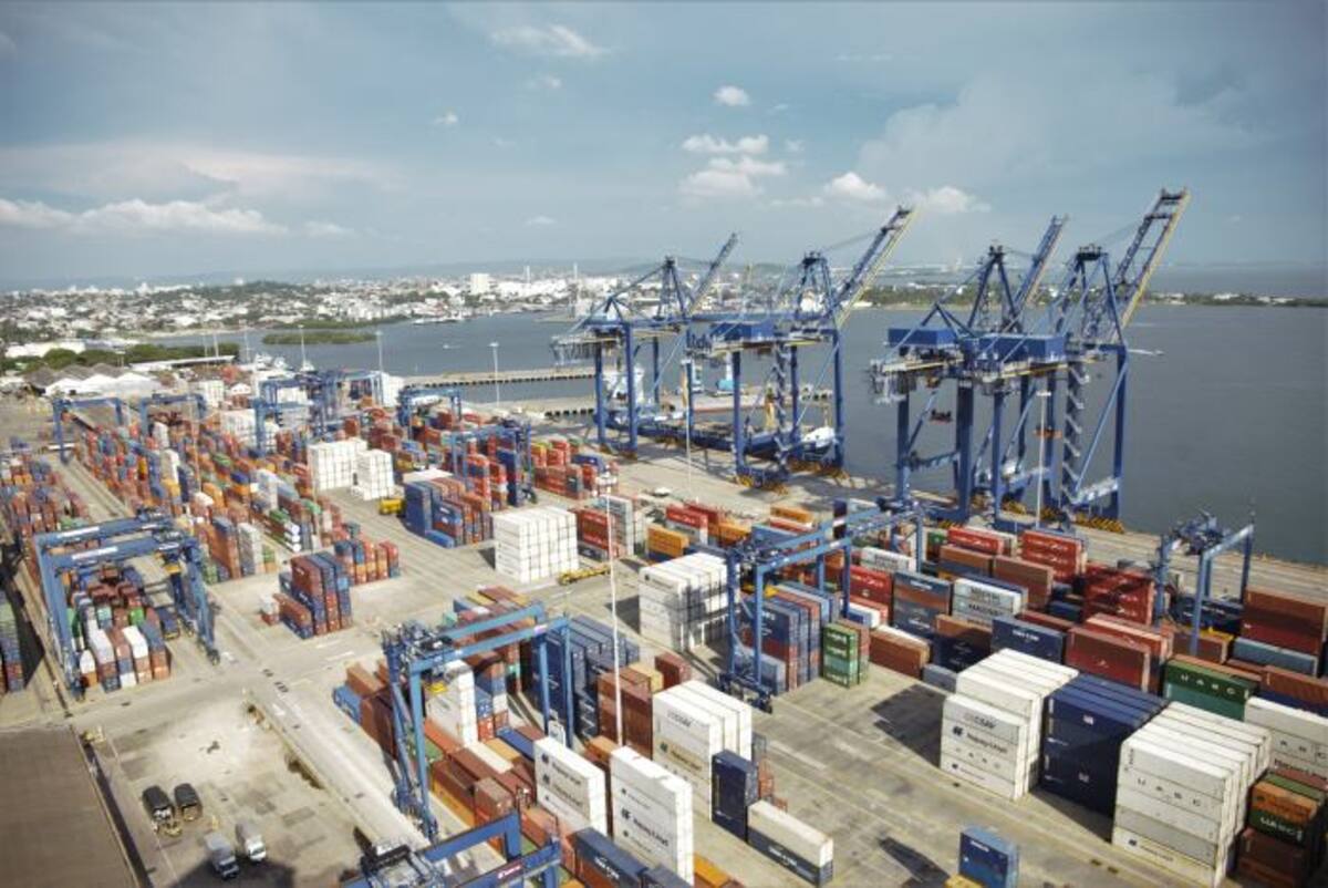 En los últimos 30 años la bahía de Cartagena pasó de recibir 1.300 barcos oceánicos a 5.500. El Puerto de Cartagena se ha especializado en contenedores, cruceros e industria automotriz. Aroldo Mestre.