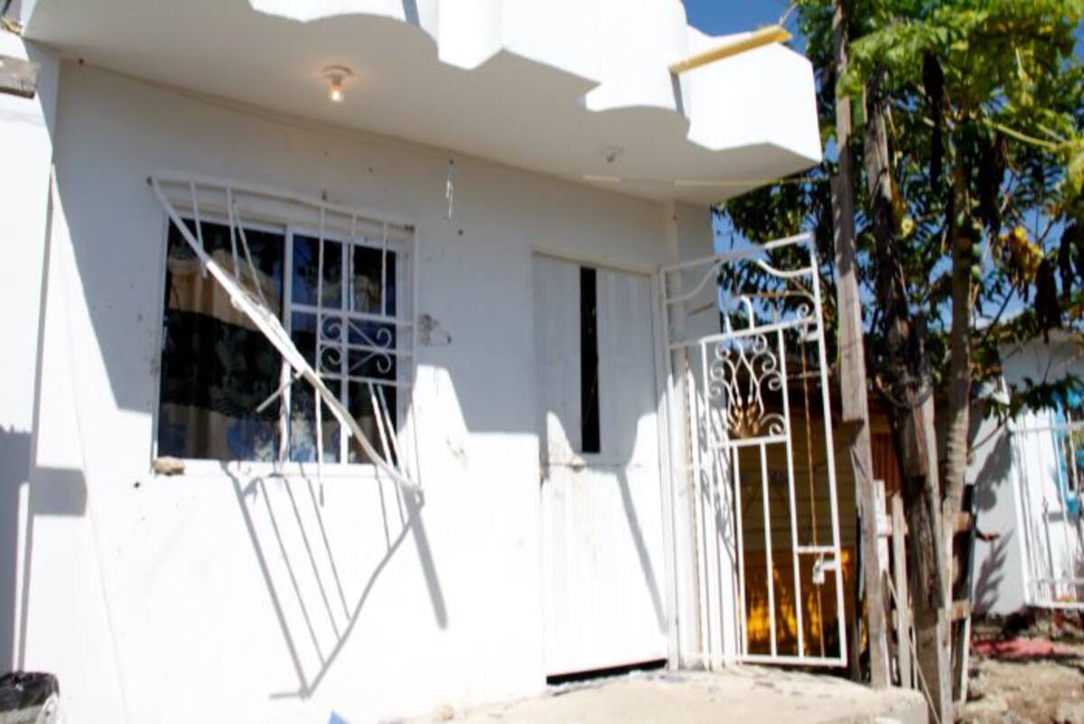 La muchedumbre lanzó piedras contra la casa del presunto homicida. Al tratar de cobrar justicia por sus propias manos.