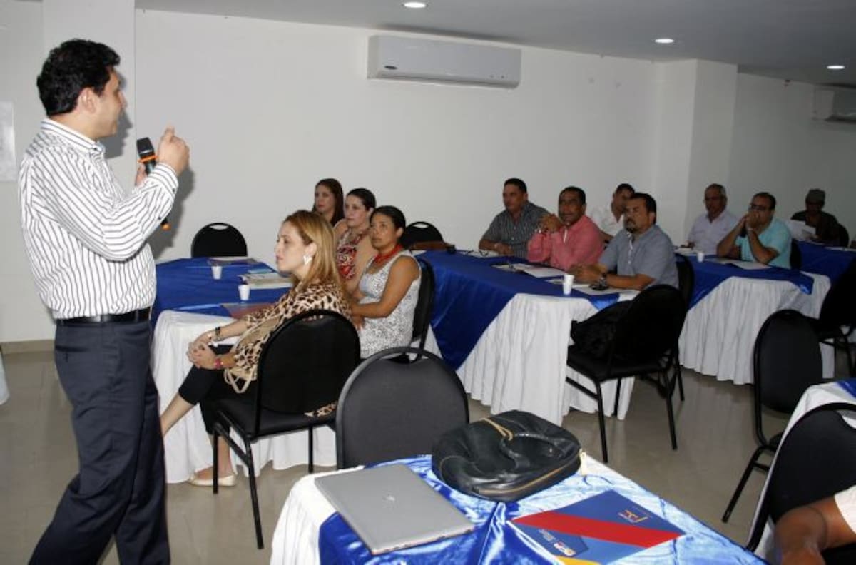 Reunión funcionarios de la ACR con alcaldes sucreños. MANUEL SANTIAGO PÉREZ/EL UNIVERSAL/