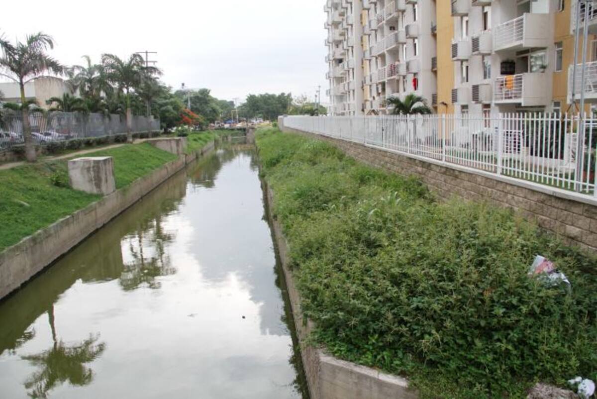 Las aguas llevan seis meses estancadas. FOTOS OSCAR DIAZ-EL UNIVERSAL