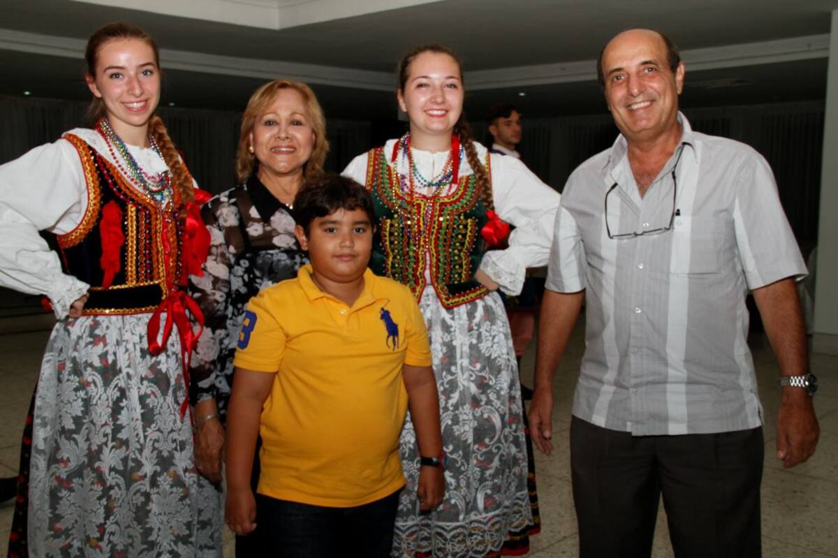 Paulina Pracnal, Ruby de Abiad, Gabi Napiorkowski,John Abiad y Sebastián Abiad. FOTOS ZENIA VALDELAMAR/EL UNIVERSAL/