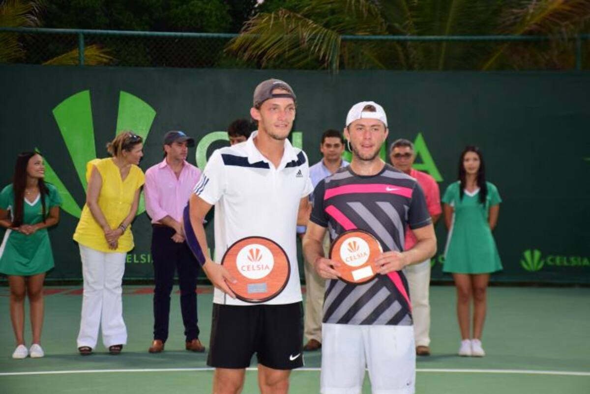 Alejandro Gómez, izquierda, campeón del Circuito Celsia de Tenis, con Juan Sebastián Gómez, subcampeón. Cortesía
