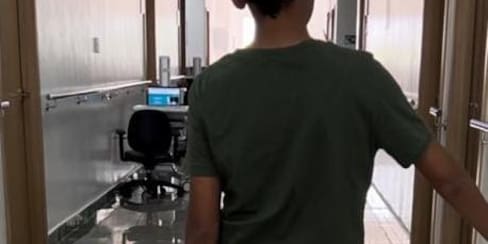 El drama de un niño lesionado en el nervio ciático en una cirugía en Cartagena