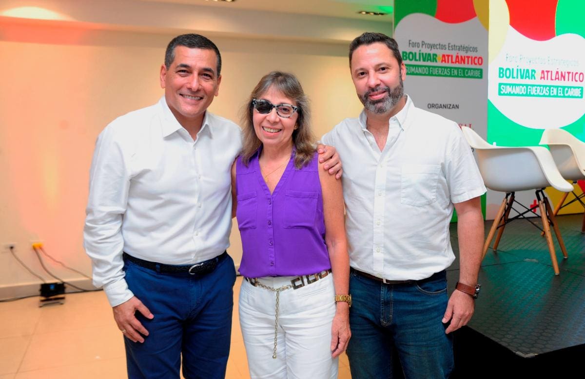 Dumek Turbay, Roxana Segovia y Daniel Cabrales Segovia.