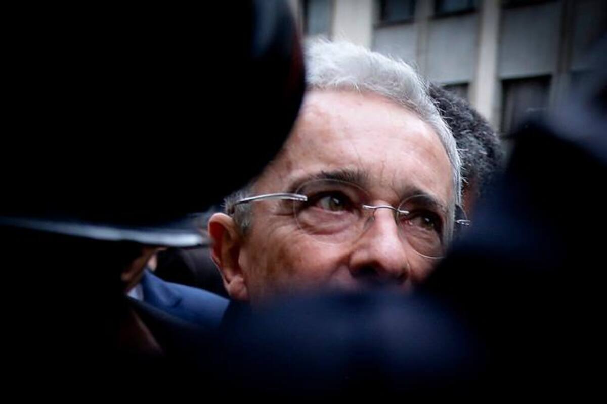 Suspenden temporalmente indagatoria de Álvaro Uribe