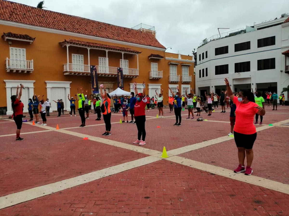 Los cartageneros se unieron a la jornada deportiva. FOTO: ÓSCAR DÍAZ.